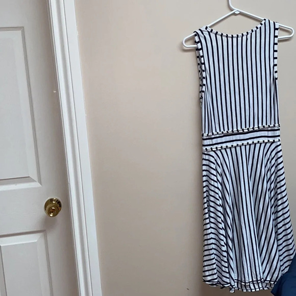 Max Studio strike white black midi sleeveless dress Sz m - Picture 3 of 9